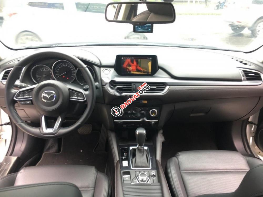 Cần bán gấp Mazda 6 2.0L 2017, màu trắng-5