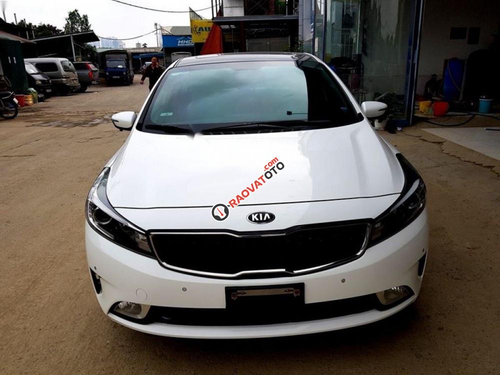 Bán ô tô Kia Cerato Signature 2.0 AT năm sản xuất 2017, màu trắng, giá tốt-0