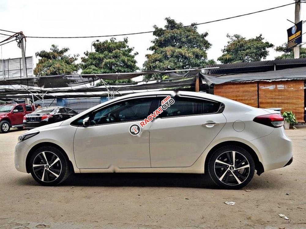Bán ô tô Kia Cerato Signature 2.0 AT năm sản xuất 2017, màu trắng, giá tốt-7