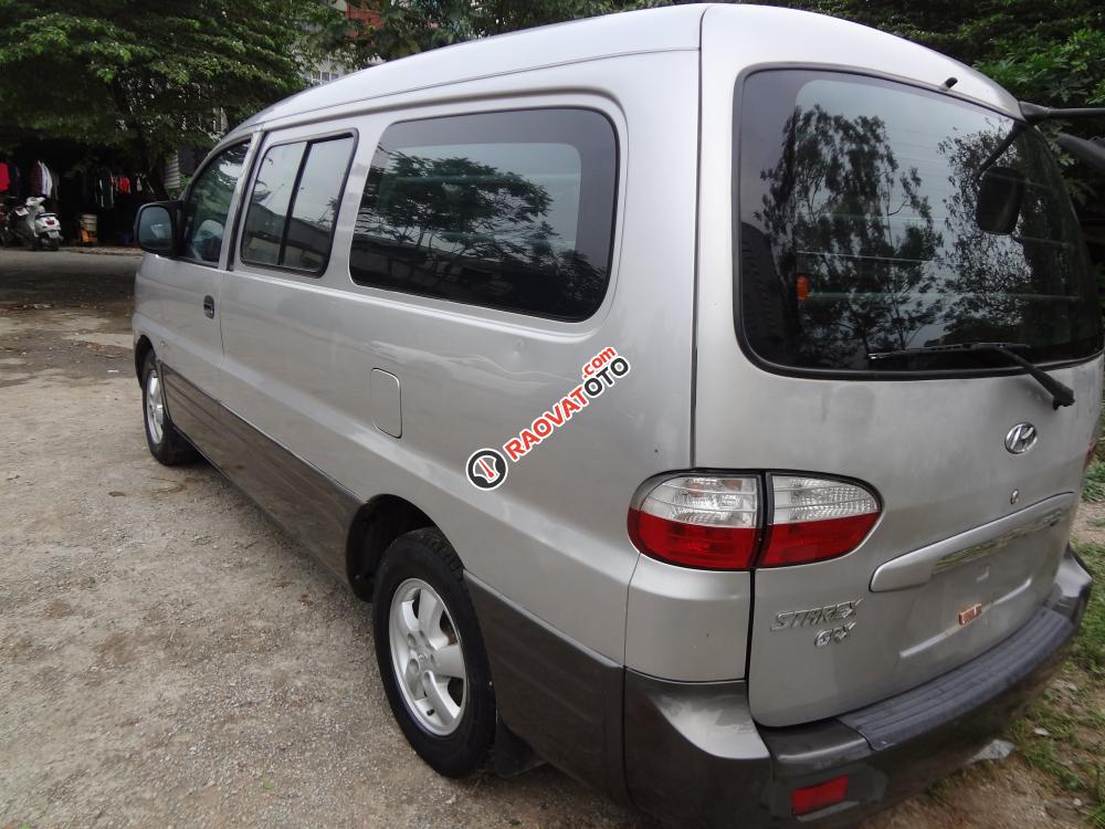 Cần bán Hyundai Starex GRX 6 chỗ 800kg CRDi đời 2004, màu bạc, xe nhập-2