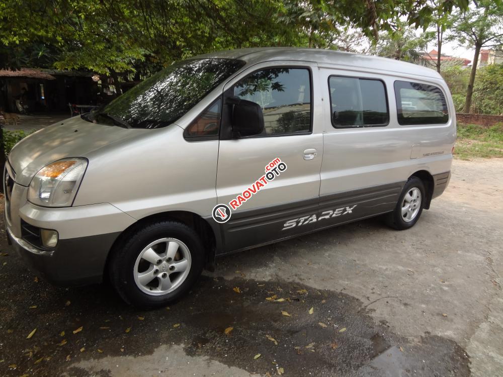 Bán Hyundai Starex GRX đời 2004, 6 chỗ, 800kg màu bạc, nhập khẩu Hàn Quốc-1