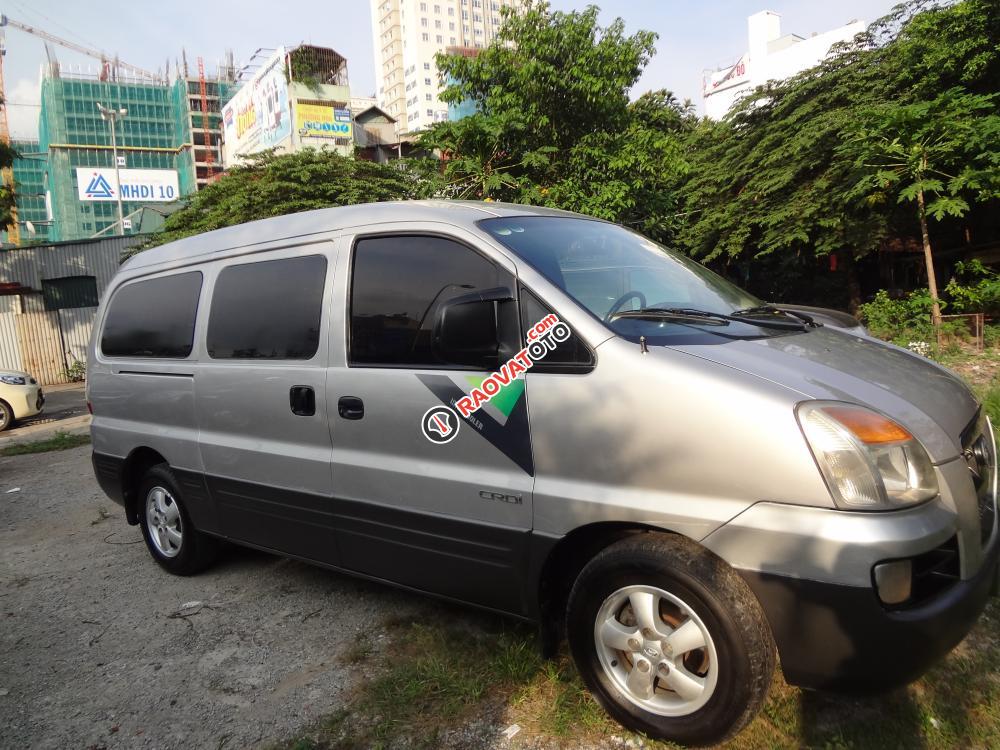 Bán ô tô Hyundai Starex GRX đời 2004, 3 chỗ 1000kg, màu bạc, nhập khẩu nguyên chiếc-1