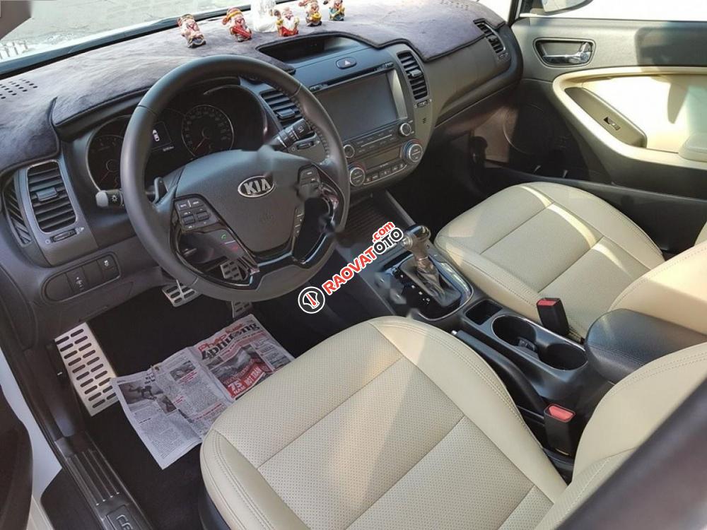 Bán ô tô Kia Cerato Signature 2.0 AT năm sản xuất 2017, màu trắng, giá tốt-2