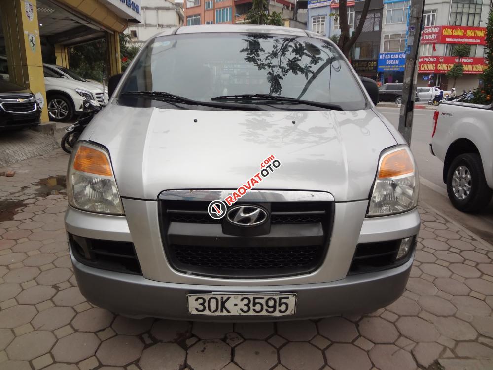Cần bán xe Hyundai Starex GRX 6 chỗ, 800kg, sản xuất 2005, màu bạc, nhập khẩu-0