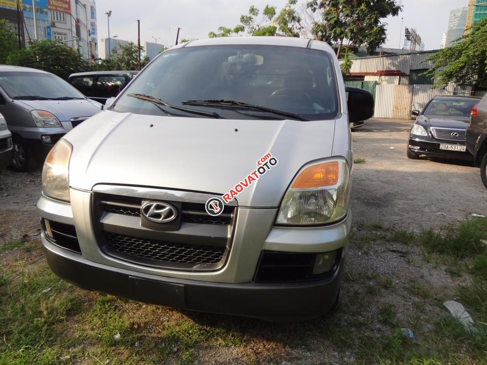 Bán ô tô Hyundai Starex GRX đời 2004, 3 chỗ 1000kg, màu bạc, nhập khẩu nguyên chiếc-0