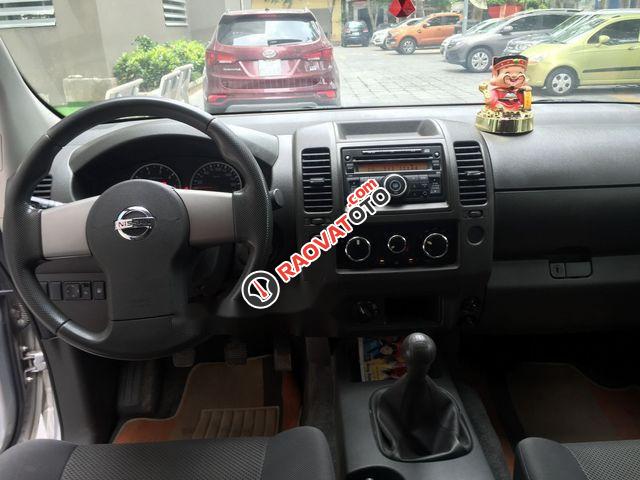 Bán xe Nissan Navara 2.5 LE năm 2014, màu bạc chính chủ, giá 419tr-4