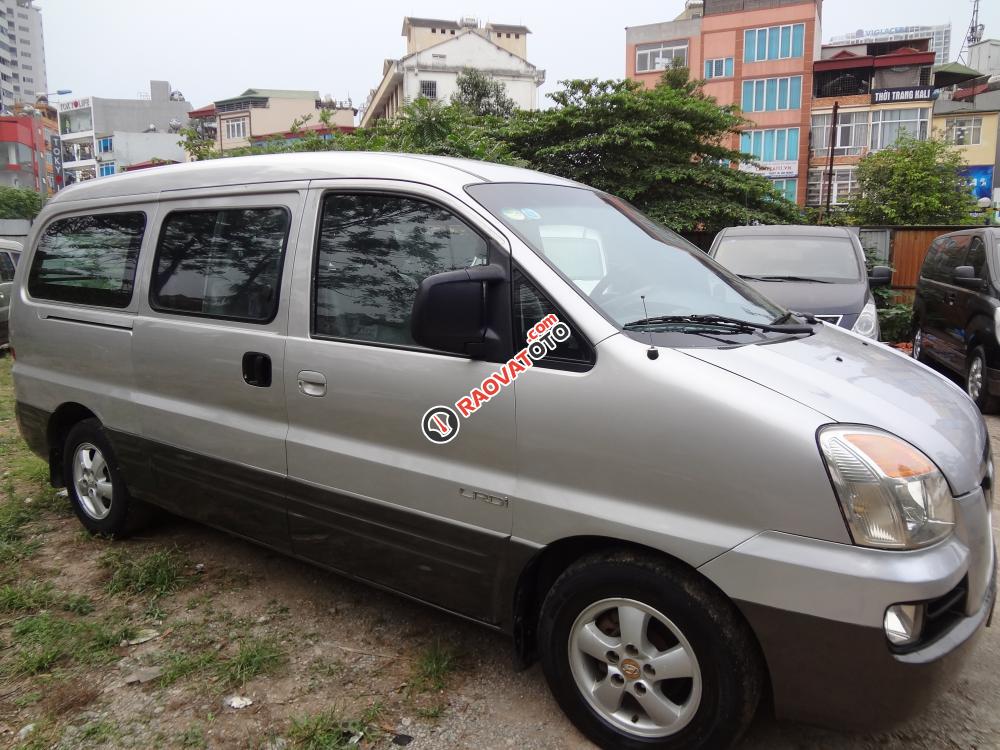 Cần bán Hyundai Starex GRX 6 chỗ 800kg CRDi đời 2004, màu bạc, xe nhập-1