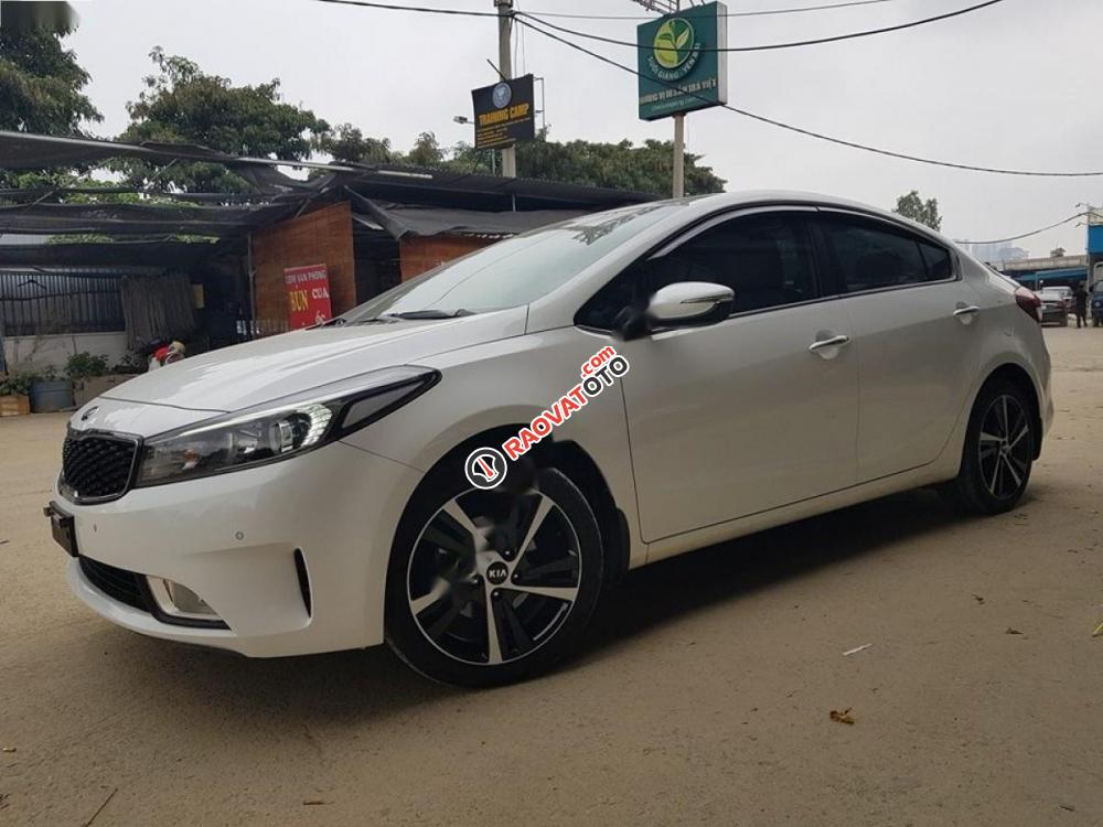 Bán ô tô Kia Cerato Signature 2.0 AT năm sản xuất 2017, màu trắng, giá tốt-9