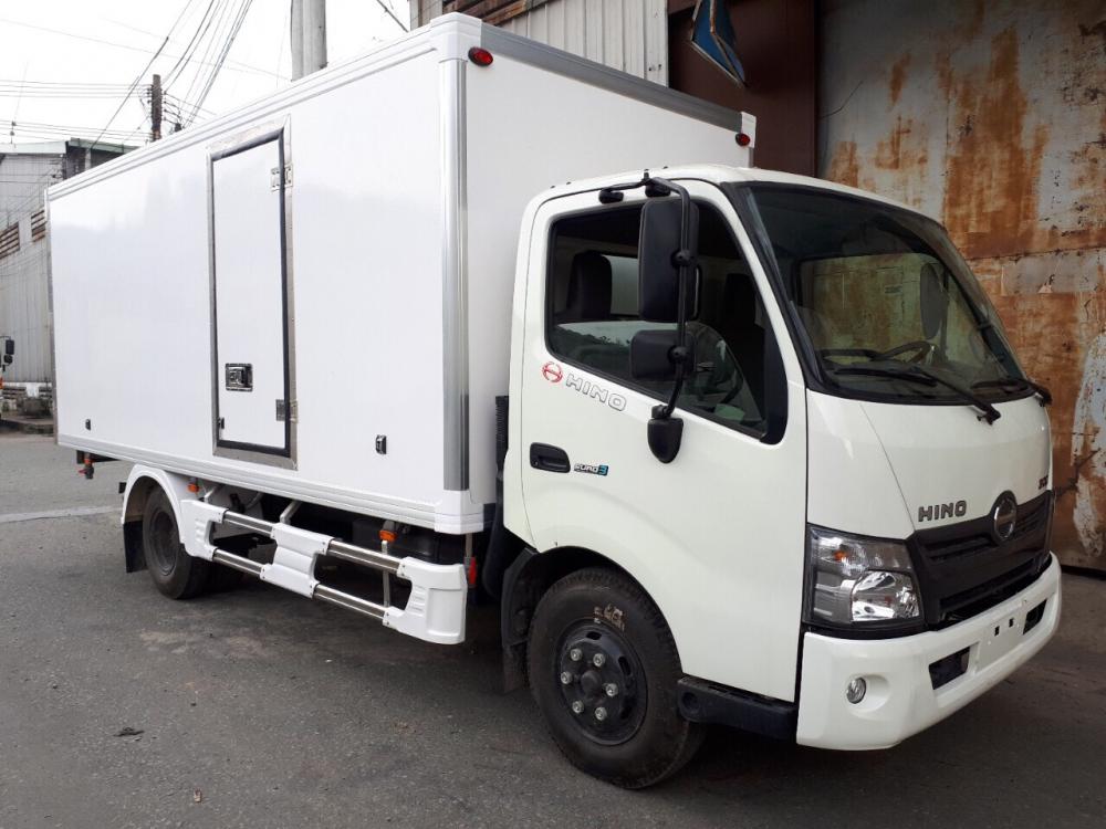 Xe tải trung đông lạnh Hino XZU720L, đời 2017. Hỗ trợ cho vay trả góp-1