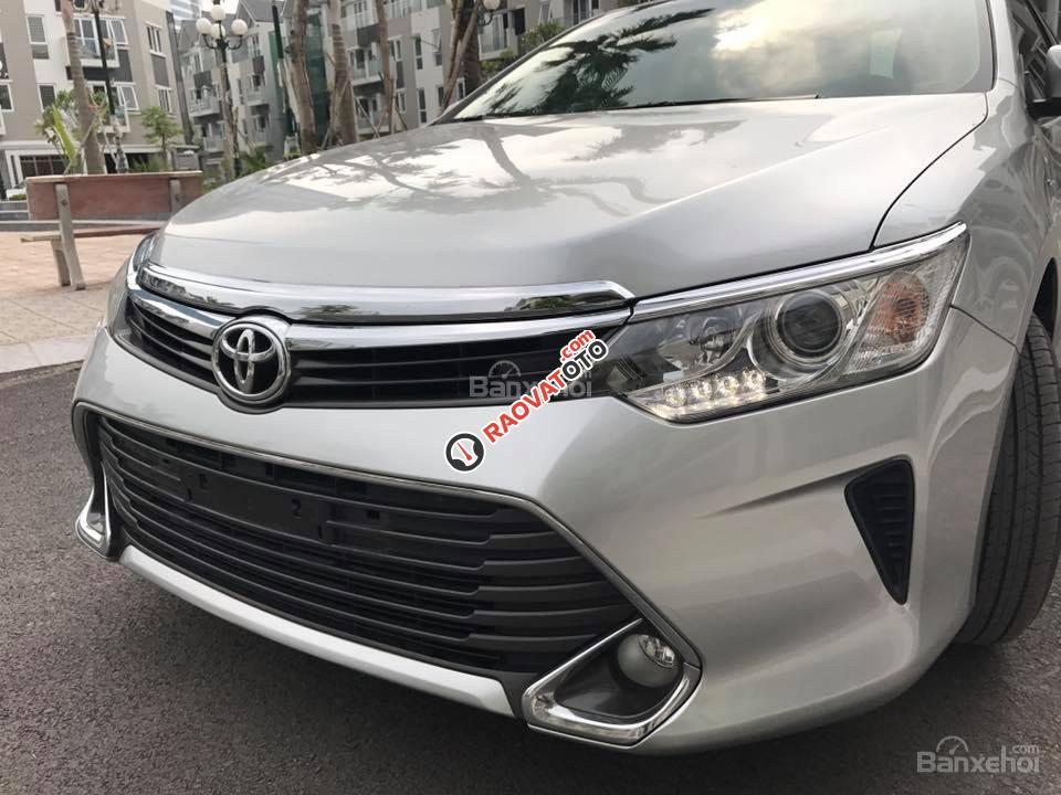 Bán Toyota Camry 2.0E 2018, giảm giá lên đến 100 triệu, giá cả, phụ kiện, bảo hiểm, coupon du lịch-0