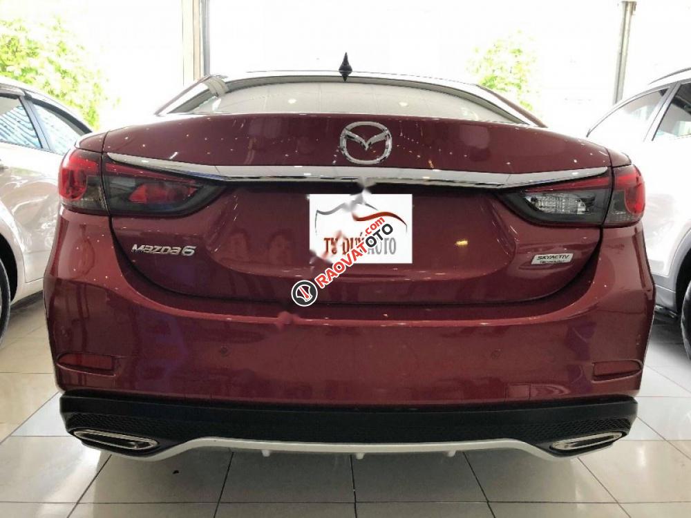 Cần bán Mazda 6 2.0L sản xuất năm 2017, màu đỏ, giá tốt-0