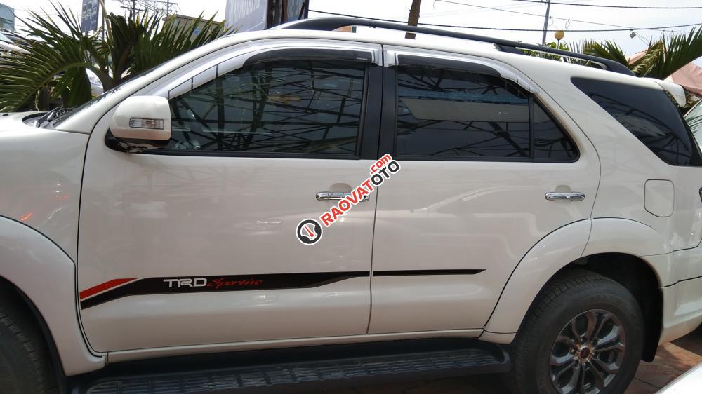 Cần bán Toyota Fortuner V sản xuất 2016, màu trắng, xe nhập, BH đến 9/2019-4