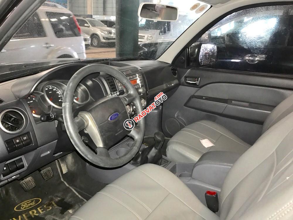 Cần bán gấp Ford Everest MT đời 2013, màu đen số sàn, 623tr-4