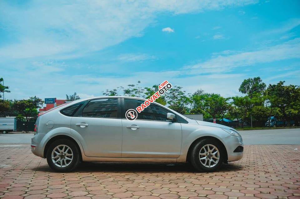 Bán xe Ford Focus 1.8 năm sản xuất 2010, màu bạc, 355 triệu-6