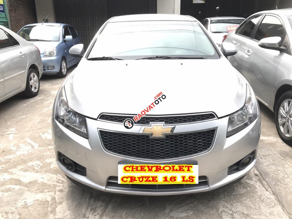 Cần bán Chevrolet Cruze 1.6 LS sản xuất 2011, màu bạc-0