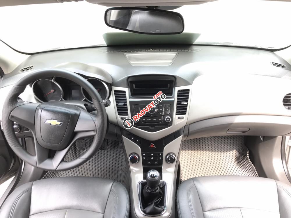 Cần bán Chevrolet Cruze 1.6 LS sản xuất 2011, màu bạc-5