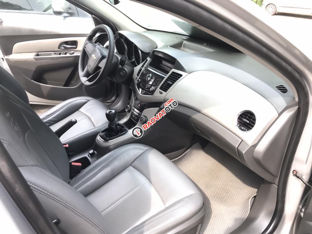 Cần bán Chevrolet Cruze 1.6 LS sản xuất 2011, màu bạc-6
