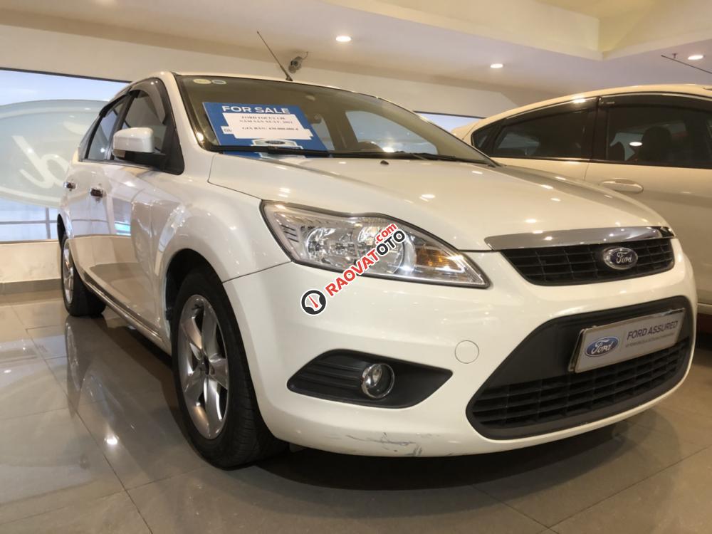 Bán xe Ford Focus 1.8L Hatchback đời 2011, màu trắng, xe chính hãng-3