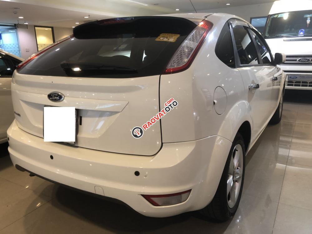 Bán xe Ford Focus 1.8L Hatchback đời 2011, màu trắng, xe chính hãng-2