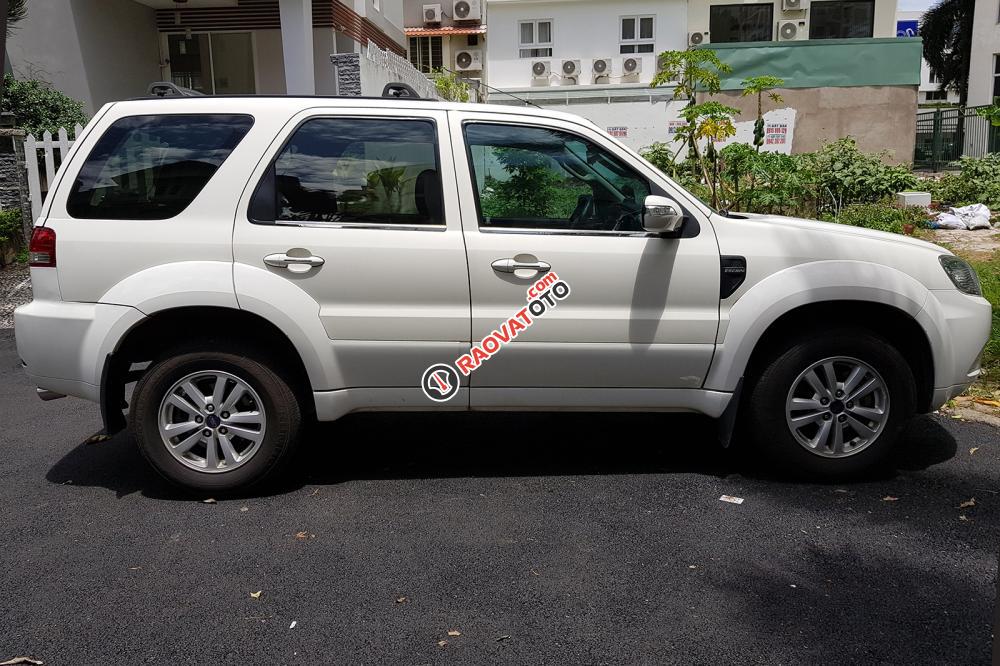 Bán xe Ford Escape XLS năm sản xuất 2011, màu trắng-0