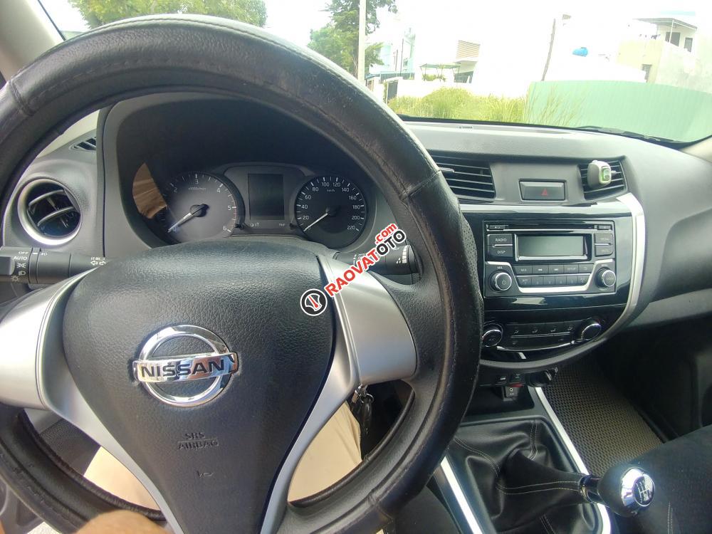 Bán xe bán tải Nissan Navara NP300 SL đời 2016, màu bạc, số sàn. Giá 605 triệu-1