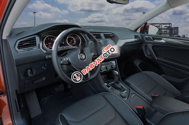 Cần bán lại xe Volkswagen Tiguan 2.0 2018, màu trắng, giá tốt-3