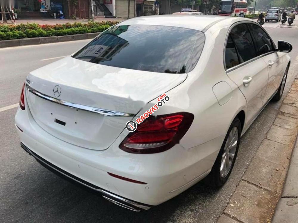 Cần bán lại xe Mercedes 200 2017, màu trắng số tự động-1