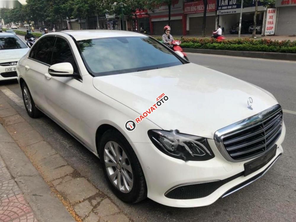 Cần bán lại xe Mercedes 200 2017, màu trắng số tự động-0