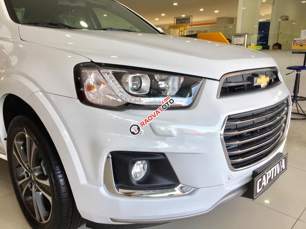 Cần bán xe Chevrolet Captiva REVV sản xuất 2017, màu trắng, nhập khẩu nguyên chiếc-6