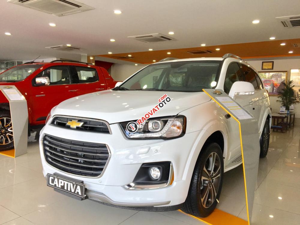Cần bán xe Chevrolet Captiva REVV sản xuất 2017, màu trắng, nhập khẩu nguyên chiếc-9