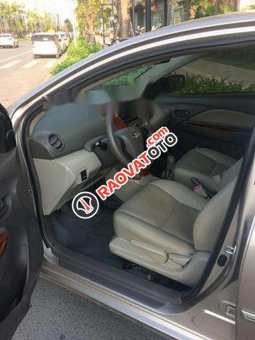 Cần bán lại xe Toyota Vios E 1.5 MT sản xuất năm 2013, màu bạc, giá tốt-2