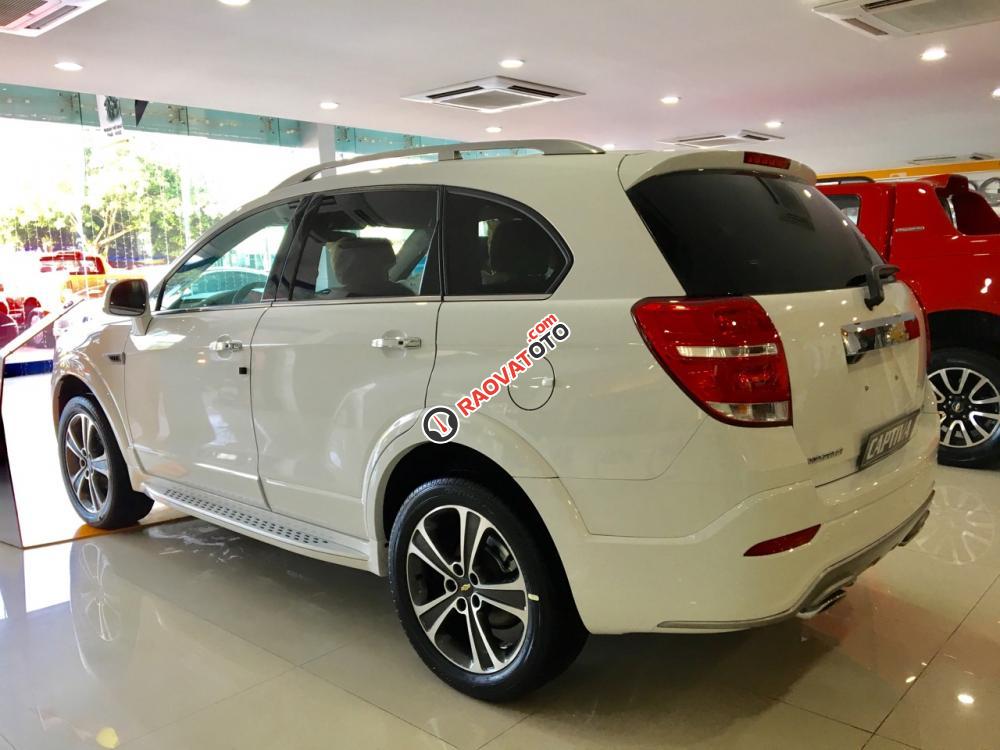 Cần bán xe Chevrolet Captiva REVV sản xuất 2017, màu trắng, nhập khẩu nguyên chiếc-8