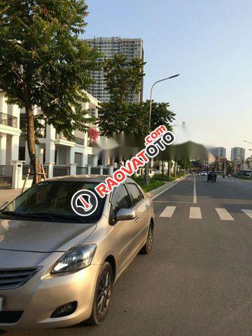 Cần bán lại xe Toyota Vios E 1.5 MT sản xuất năm 2013, màu bạc, giá tốt-1