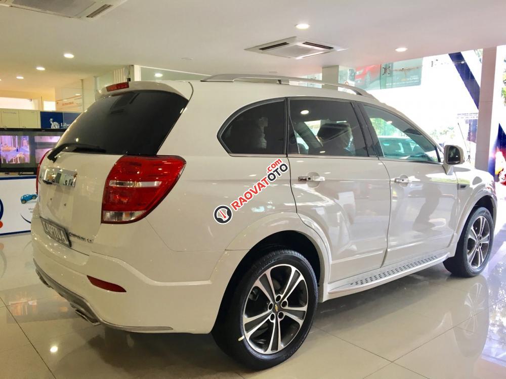Cần bán xe Chevrolet Captiva REVV sản xuất 2017, màu trắng, nhập khẩu nguyên chiếc-7