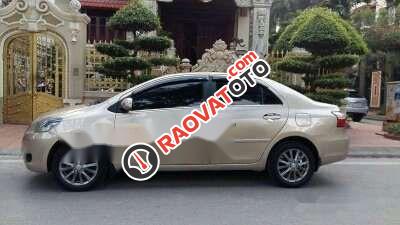 Cần bán xe Toyota Vios E 1.5MT năm 2013, màu bạc xe gia đình-1