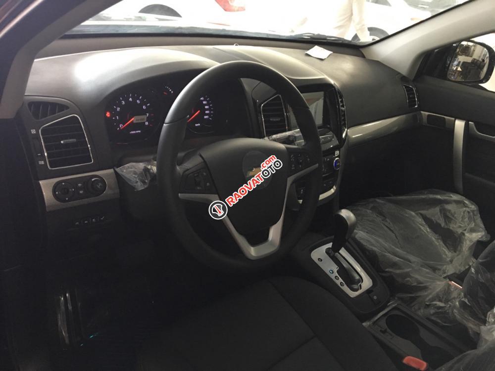Cần bán xe Chevrolet Captiva REVV sản xuất 2017, màu trắng, nhập khẩu nguyên chiếc-0