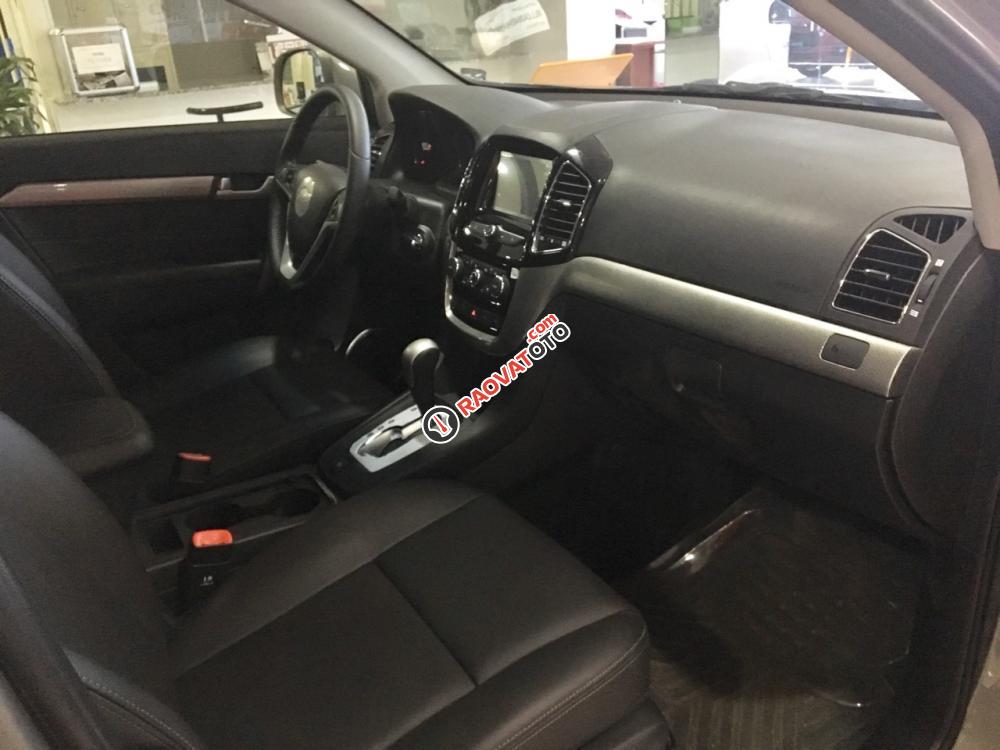 Cần bán xe Chevrolet Captiva REVV sản xuất 2017, màu trắng, nhập khẩu nguyên chiếc-5