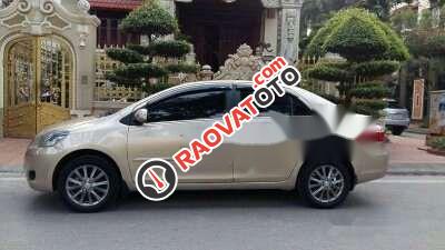 Cần bán xe Toyota Vios E 1.5MT năm 2013, màu bạc xe gia đình-0