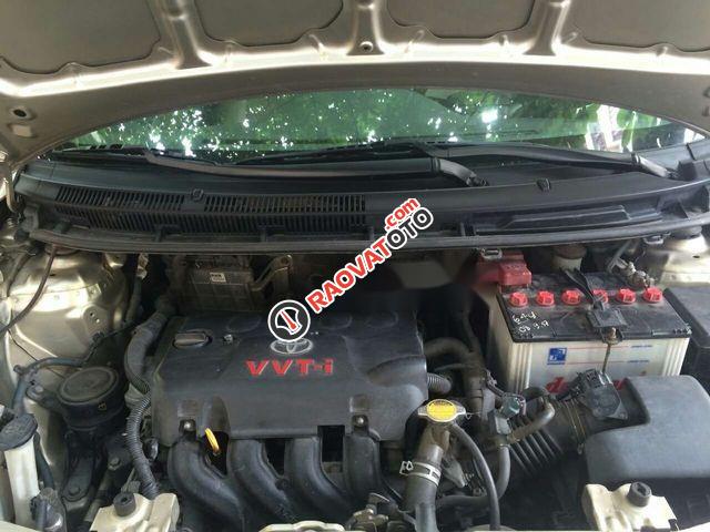 Cần bán xe Toyota Vios E 1.5MT năm 2013, màu bạc xe gia đình-3
