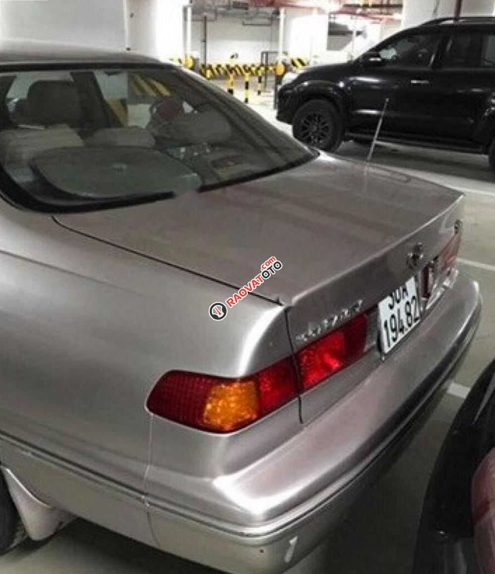 Cần bán lại xe Toyota Camry 3.0 đời 2002, màu bạc -2