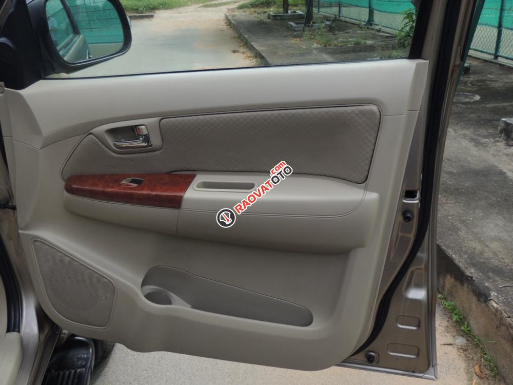 Cần bán Toyota Fortuner 2.7 AT SR5 đời 2008, xe nhập khẩu màu vàng cát-10