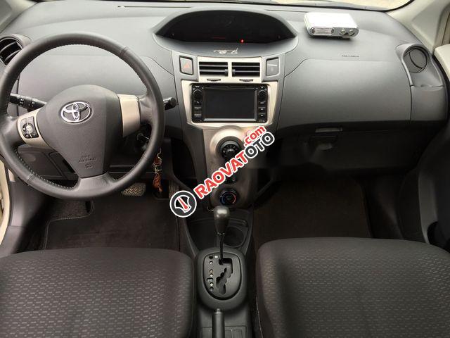 Chính chủ bán Toyota Yaris 1.3 đời 2011, màu bạc, nhập khẩu-1