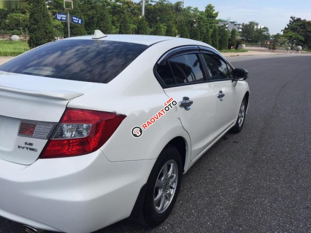 Cần bán gấp Honda Civic 1.8 AT 2015, màu trắng chính chủ-3