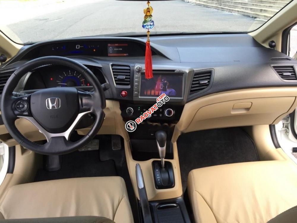 Cần bán gấp Honda Civic 1.8 AT 2015, màu trắng chính chủ-2