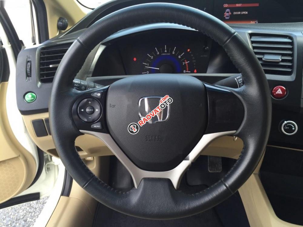 Cần bán gấp Honda Civic 1.8 AT 2015, màu trắng chính chủ-0