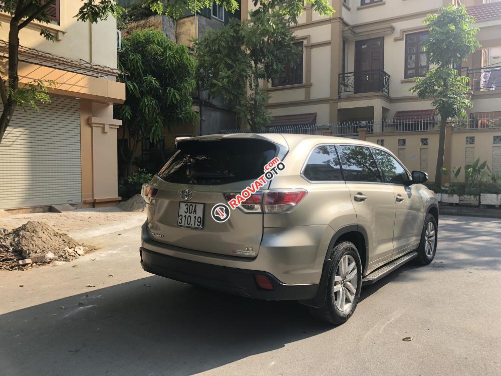 Bán xe Toyota Highlander LE sản xuất 2014, nhập khẩu Mỹ, chính chủ, xe gia đình-1