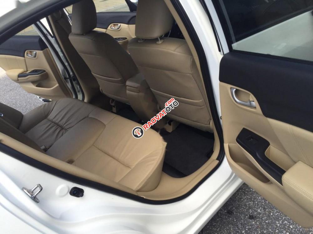 Cần bán gấp Honda Civic 1.8 AT 2015, màu trắng chính chủ-1