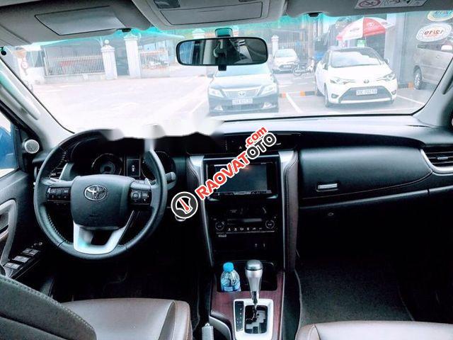 Cần bán gấp Toyota Fortuner V 4X2AT đời 2017, màu trắng  -2