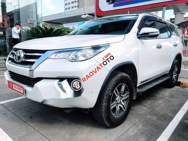 Cần bán gấp Toyota Fortuner V 4X2AT đời 2017, màu trắng  -1