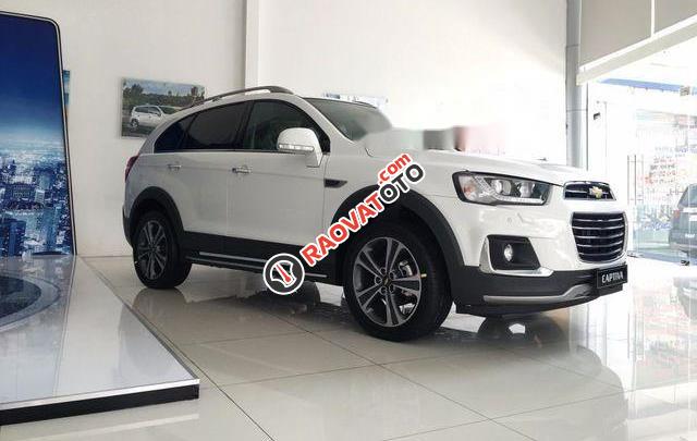 Bán ô tô Chevrolet Captiva đời 2017, màu trắng-0